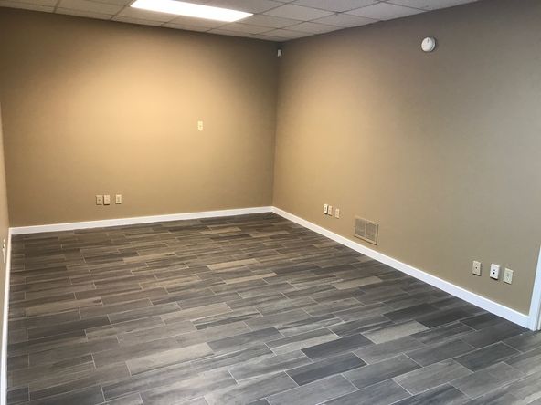 Walnut Bend Office Center: 320 S Walnut Bend Rd, Cordova, TN 38018